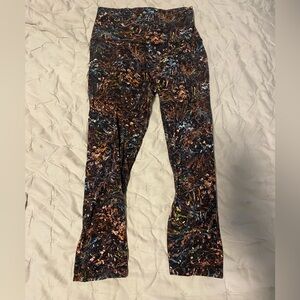Patterned lululemon 25 leggings